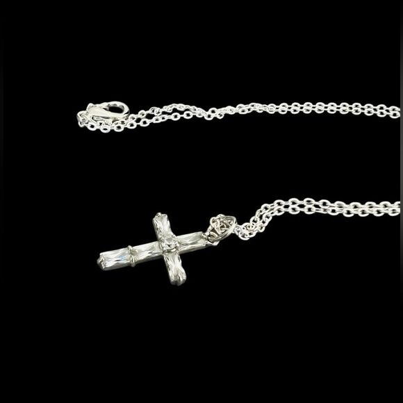 Silver plated & Clear CZ cross pendant plus matching necklace - Picture 6 of 7
